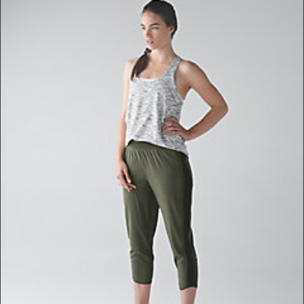 Lululemon For Love Crop 19" Fatigue, Size 6